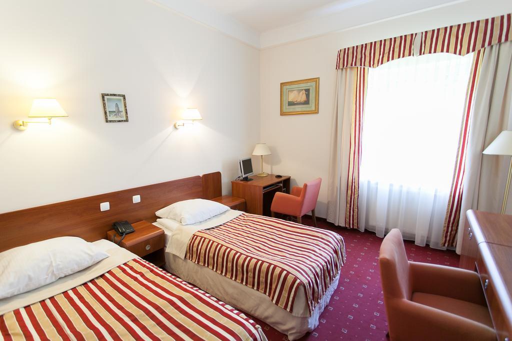 Hotel Twins II Warschau Zimmer foto